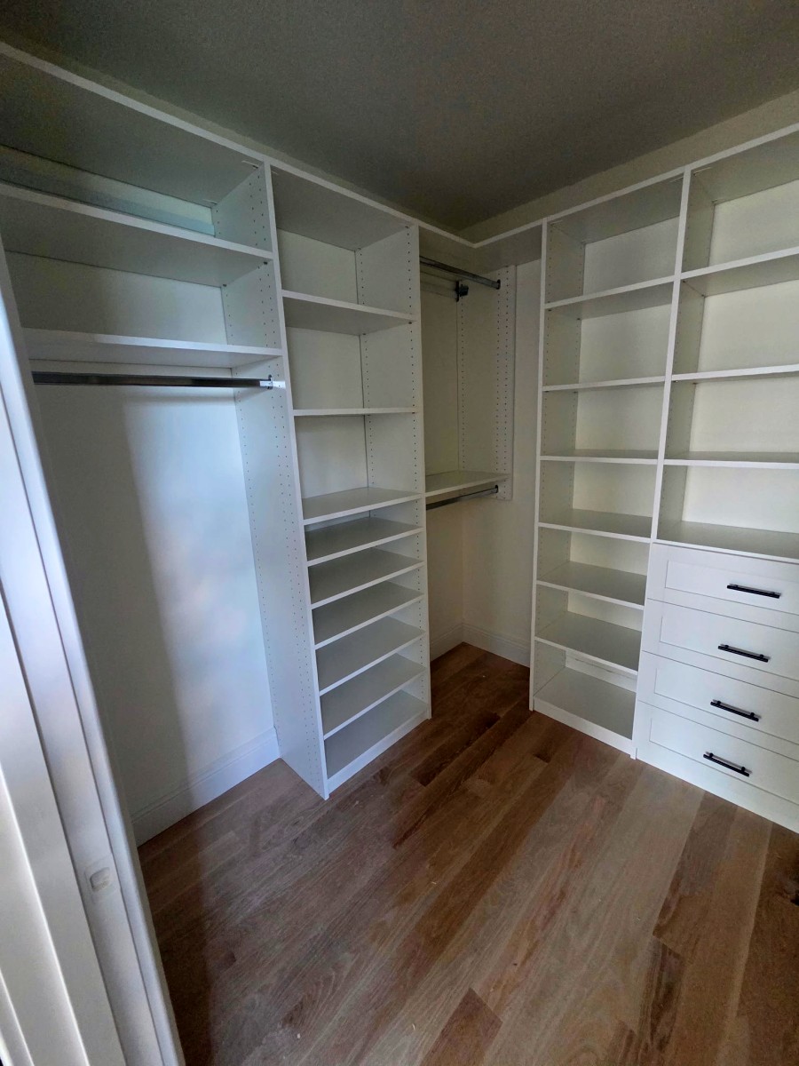 Walk-In Closet (3)