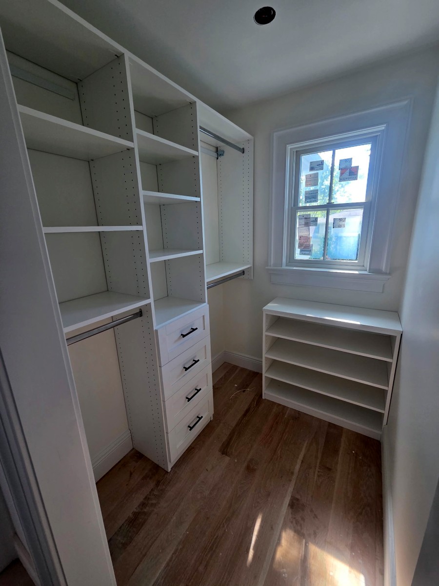 Walk-In Closet (1)