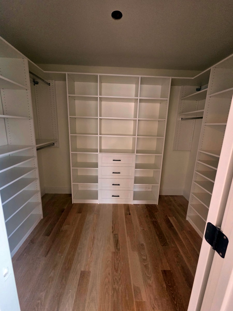 Walk-In Closet (2)